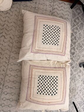 Anthropologie Embroidered Duvet Cover with pillows– Cream with Navy Pattern